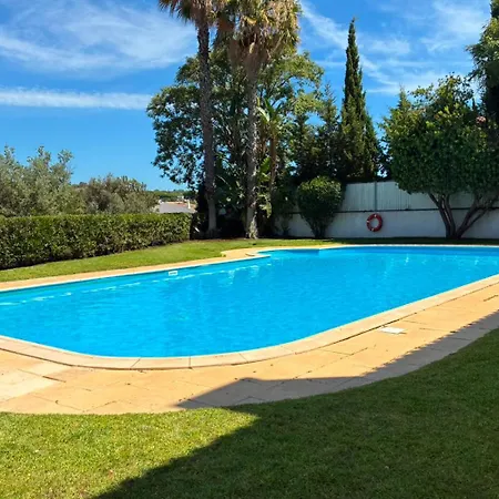 Encosta Oliveiras Townhouse *